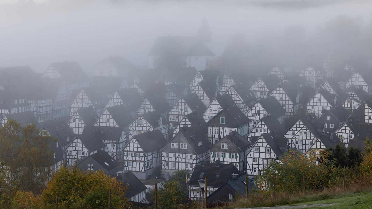 Blick aus dem Kurpark auf die historische Altstadt von Freudenberg im Siegerland