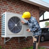 Wärmepumpe - Förderung mit Bonussystem  Wer die eine alte Gas- oder Ölheizung durch eine Wärmepumpe ersetzt, hat Anspruch auf Förderungen und Bonus-Förderungen.  30 Prozent gibt es Grundsätzlich für förderfähige Wärmepumpe im Rahmen der BEG-Förderrichtlinie. Das BAFA pflegt eine Liste mit geförderten Wärmepumpen.   20 Prozent gibt es obendrauf, wenn die Wärmepumpe eine mindestens 20 Jahre alte und funktionsfähige Öl- oder Gas-Heizung ersetzt. Ist die alte Heizung kaputt, entfällt dieser Bonus.  30 Prozent Förderung erhalten Eigentümer deren zu versteuernde Jahreseinkommen aller Haushaltsmitglieder nicht mehr als 40.000 Euro beträgt. BEG-ZB  5 Prozent zusätzliche Förderung werden bei Geothermie-Wärmepumpen und Geräten mit klimafreundlichem Kältemittel gewährt    Zuschüsse gibt es nicht nur für die Heizung selbst, sondern auch für die dazugehörigen Arbeiten von Erdflächenkollektoren, Erdbohrungen bis hin zum Ausbau und der Entsorgung der alten Öl- oder Gasheizung sowie der Umgestaltung des alten Heizungskellers zum Heiz- und Technikraums für die neue Anlage. 