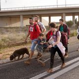 Andere bringen Hab und Gut und vor allem ihre Familie in Sicherheit