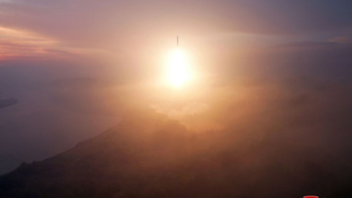 Bild der KCNA vom Raketentest am Donnerstag