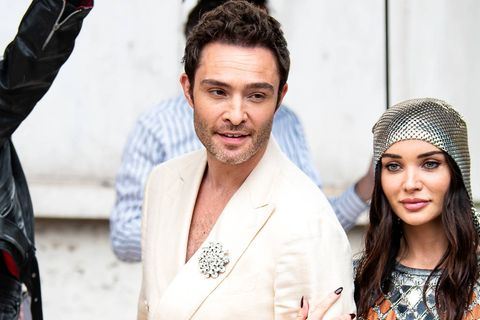 Ed Westwick und Amy Jackson Arm in Arm auf dem roten Teppich