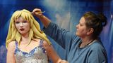 Ein ausgestellter Taylor-Swift-Kuchen wird während eines Fototermins für die Cake International Show