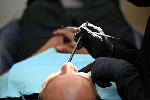 Behandlung bei einem Zahnarzt