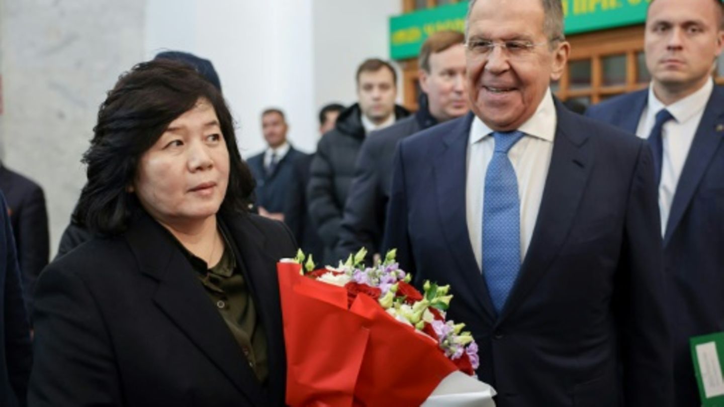 Lawrow begrüßt Choe in Moskau