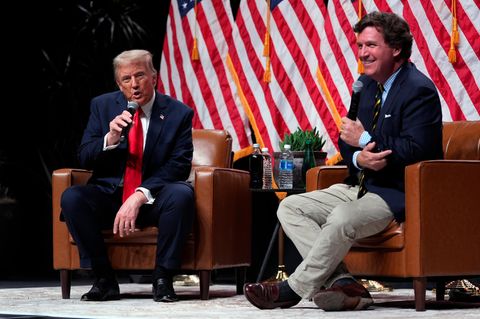 In einem Interview bei seinem Unterstützer Tucker Carlson begann Donald Trump aktuelle und vergangene Opponenten zu beleidigen und bezeichnete sie als verlogen.