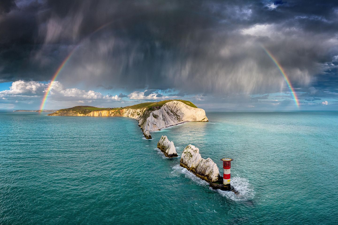 Ein Regenbogen umspannt die Isle of Wight