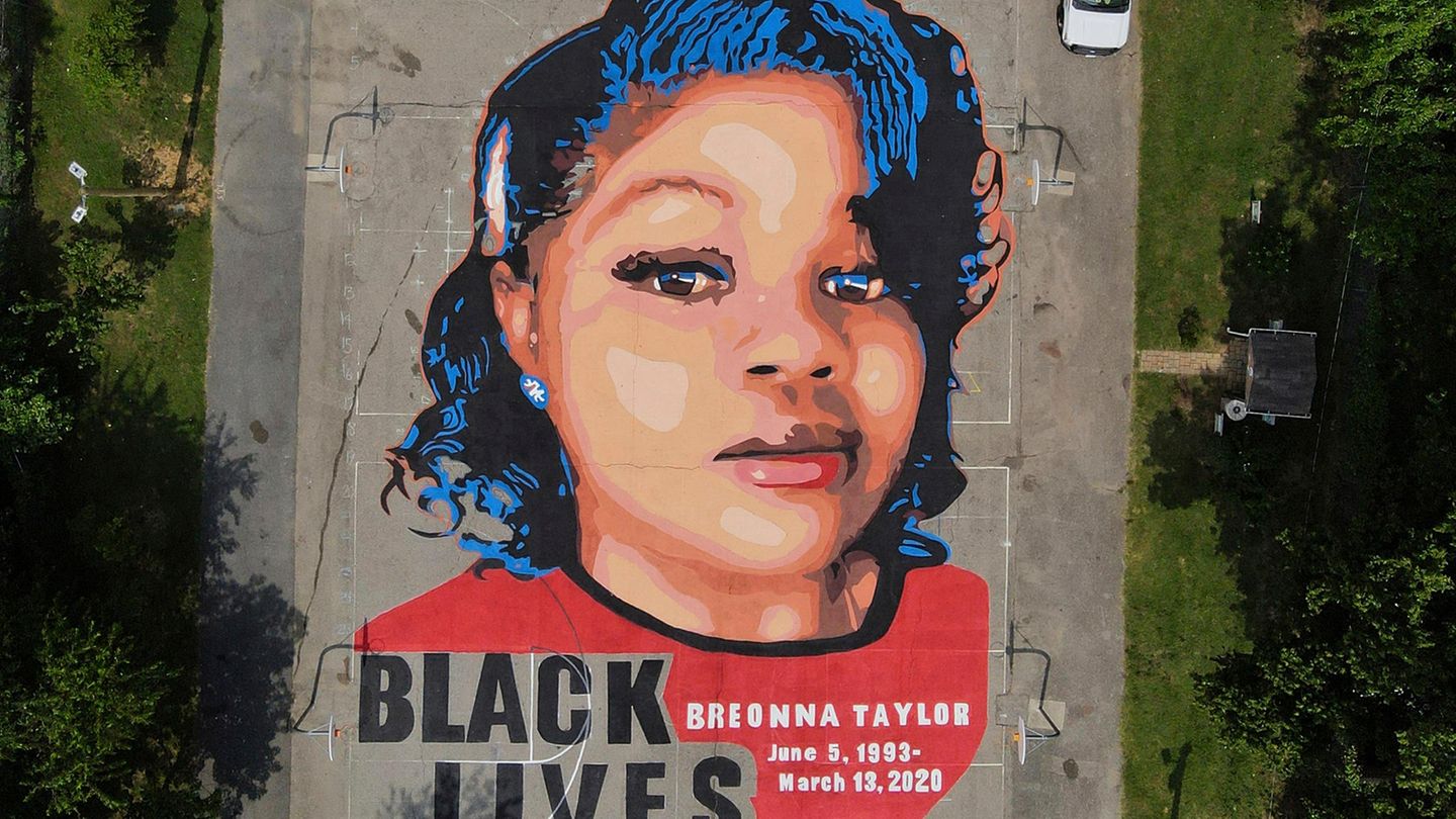Ein Wandgemälde zeigt Breonna Taylor und ihre Lebensdaten