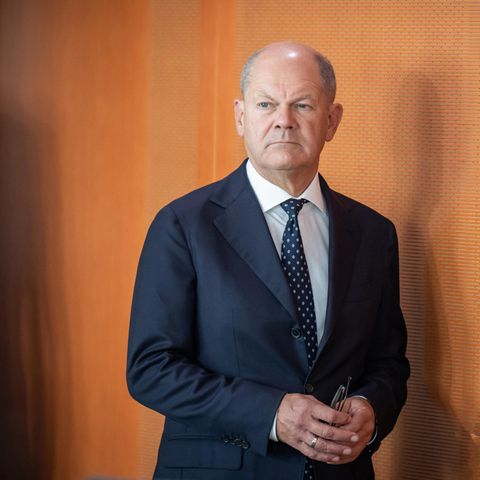 Bundeskanzler Olaf Scholz im Kabinettsaal des Kanzleramts