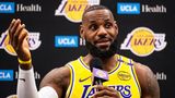 Basketball-Legende LeBron James hat sich vor der US-Präsidentschaftswahl hinter die demokratische Bewerberin Kamala Harris gestellt. "Wenn ich an meine Kinder und meine Familie denke und wie sie aufwachsen werden, ist die Wahl für mich klar. Wählt Kamala Harris!", schrieb der Superstar von den Los Angeles Lakers im Onlinedienst X.  Dazu veröffentlichte James eine Videomontage, die unter anderem Aufnahmen einer von rassistischen Ausfällen geprägten Wahlkampfkundgebung des republikanischen Präsidentschaftsbewerbers Donald Trump im New Yorker Madison Square Garden enthielt.  Es war bereits erwartet worden, dass sich der Basketball-Star für die Demokratin aussprechen würde. James ist ein langjähriger Kritiker Trumps und hat in der Vergangenheit regelmäßig demokratische Kandidaten unterstützt.