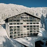 Ein Hotel neben dem Skilift wurde zum Internat umfunktioniert.