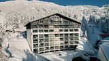 Ein Hotel neben dem Skilift wurde zum Internat umfunktioniert.