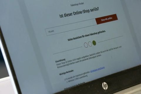 Wenn Käufer auf Fake-Shops reinfallen, passiert bei einer Anzeige oft nichts. Damit es gar nicht erst so weit kommt, gibt der Verbraucherschutz Tipps, um solche Seiten zu erkennen.