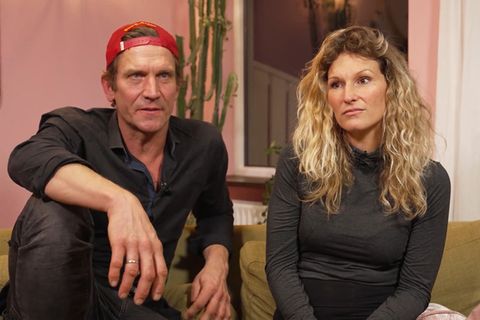 In einem Interview sprechen Peer Kusmagk und seine Ehefrau ganz offen über gewaltvolle Strukturen in ihrer Beziehung. Kusmagk gibt dabei starke Wutausbrüche zu.