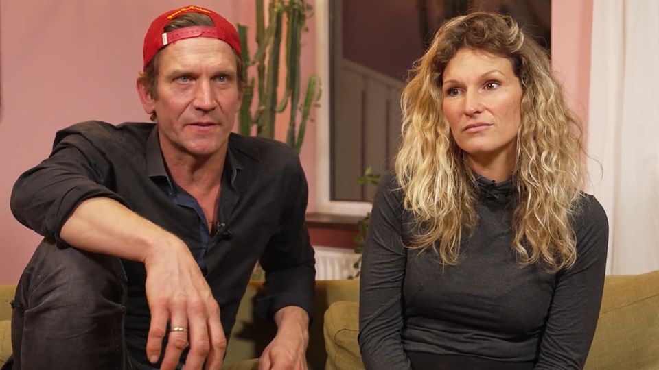 In einem Interview sprechen Peer Kusmagk und seine Ehefrau ganz offen über gewaltvolle Strukturen in ihrer Beziehung. Kusmagk gibt dabei starke Wutausbrüche zu.