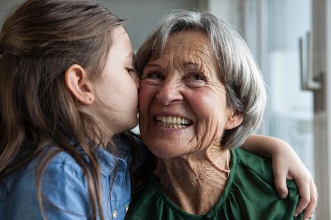 Oma und Enkelin