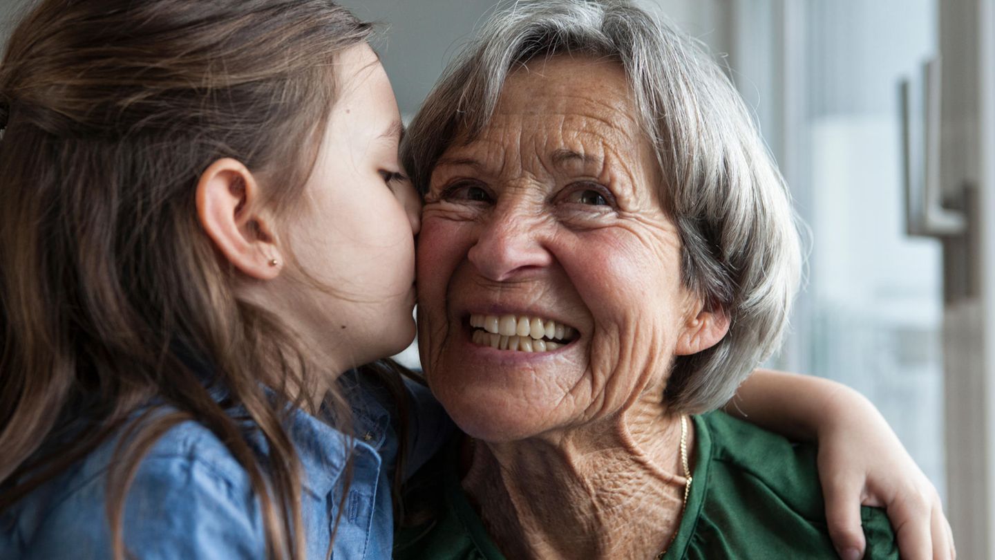 Oma und Enkelin