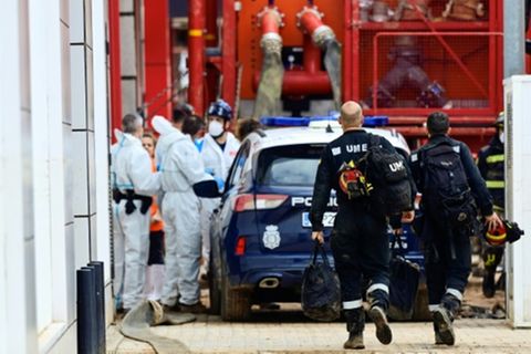 Einsatzkräfte an Tiefgarage in Alfafar bei Valencia