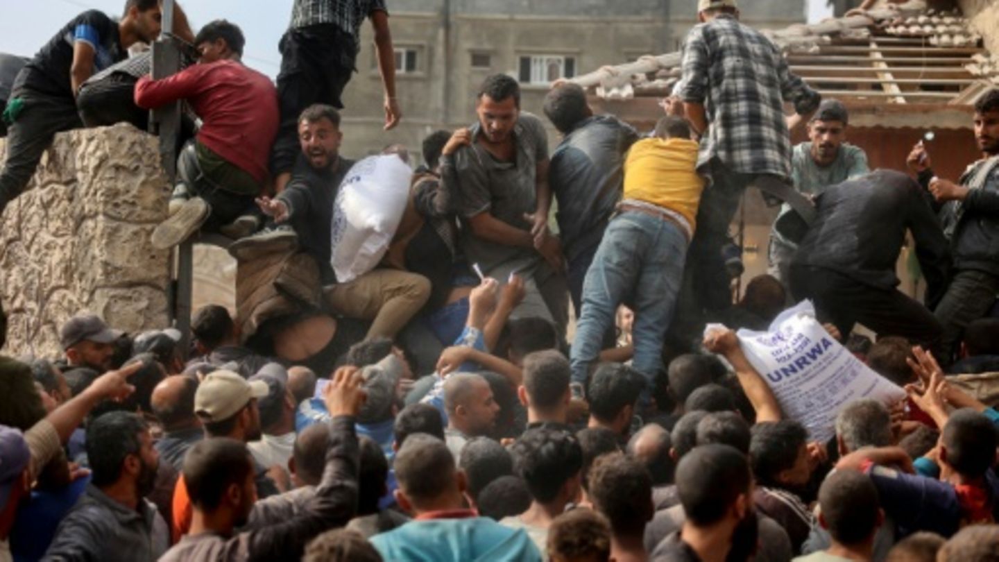 Ansturm auf UNRWA-Hilfslieferungen im Gazastreifen am Sonntag
