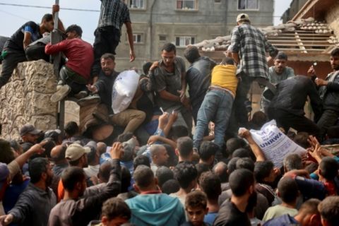 Ansturm auf UNRWA-Hilfslieferungen im Gazastreifen am Sonntag