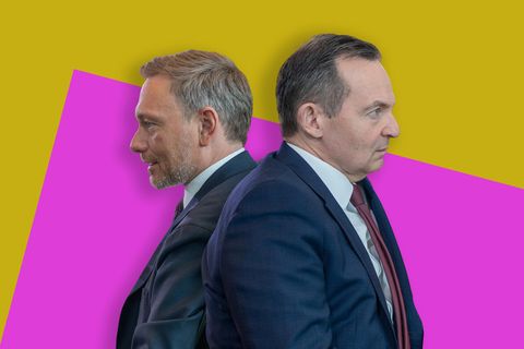 Christian Lindner blickt nach links und Volker Wissing richtet seinen Blick nach rechts.