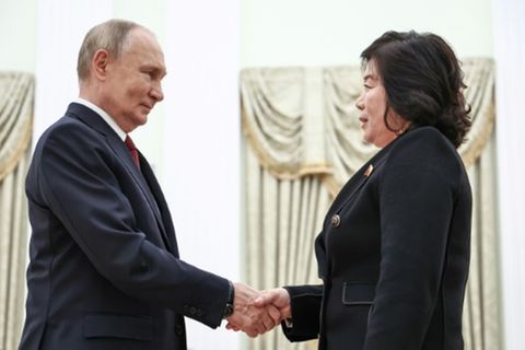 Kremlchef Putin mit Nordkoreas Außenministerin Choe