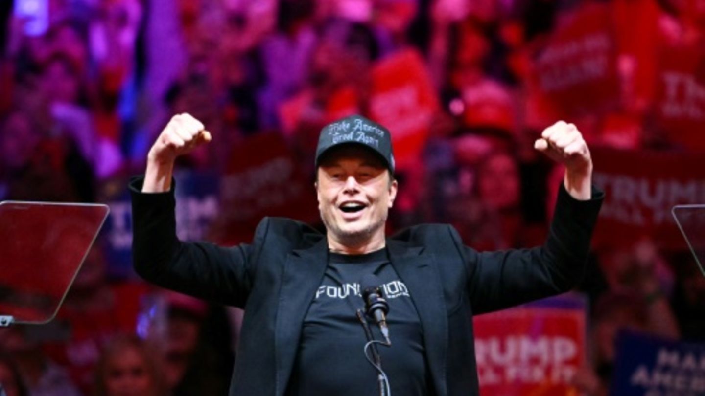 Elon Musk bei einer Wahlkampfkundgebung Donald Trumps