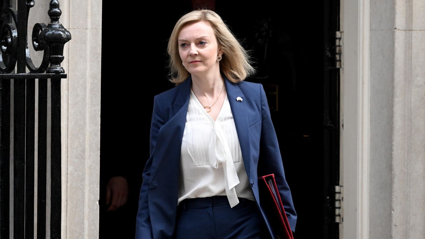 Liz Truss mit Schluppenbluse 2022