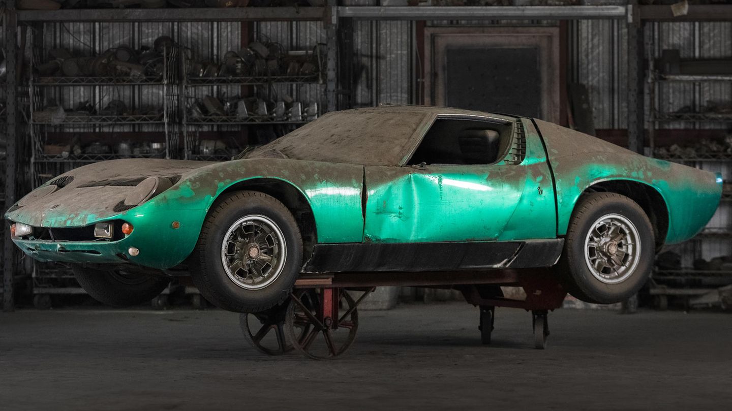 Oldtimer 1968 Lamborghini Miura P400 by Bertone