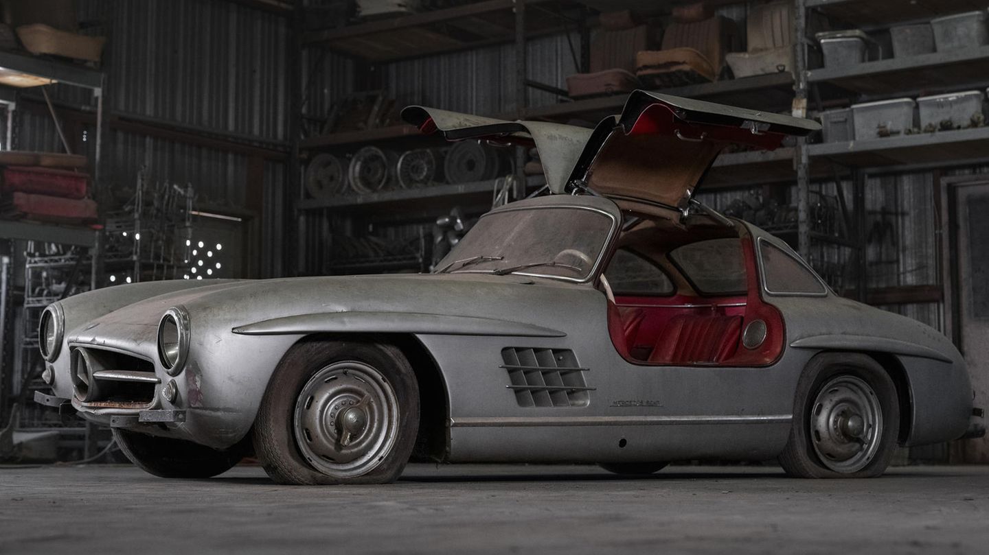1956 Mercedes-Benz 300 SL 'Alloy' Gullwing Oldtimer 1956 Mercedes-Benz 300 SL 'Alloy' Gullwing
