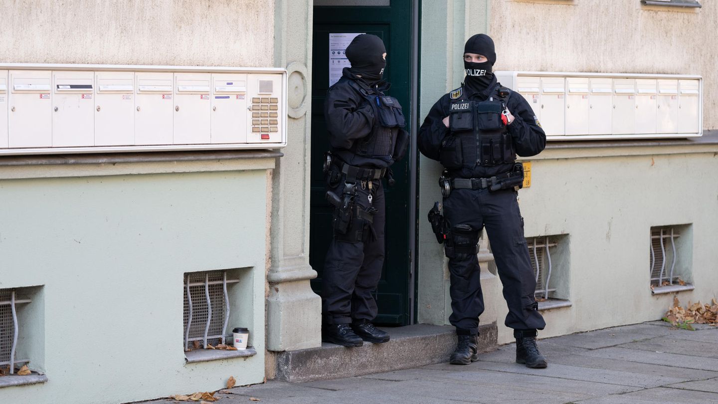 Right-wing extremist terrorist group: Suspected members arrested
