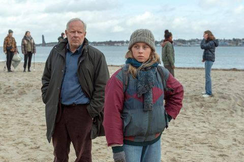 Borowski (Axel Milberg) versucht im "Tatort" aus Kiel, durch Klimaaktivistin Leonie (Johanna Götting) den Geschehnissen auf die Spur zu kommen