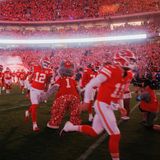 NFL: Spieler der Kansas City Chiefs betreten das Spielfeld vor dem Football-Spiel