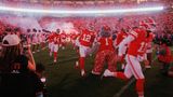 NFL: Spieler der Kansas City Chiefs betreten das Spielfeld vor dem Football-Spiel