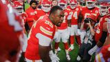 Kansas City Chief Chris Jones hält vor dem Football- Spiel eine Ansprache an sein Team