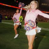 Cheerleader vor dem Football Spiel