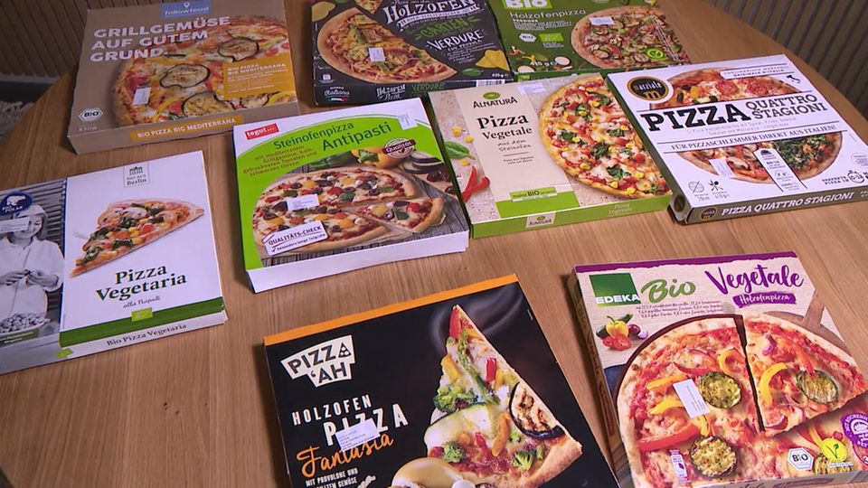Vegetarische Tiefkühlpizzen im Ökotest: Mit gutem Gewissen schlemmen TK-Pizzen in Veggie-Auführung gibt es viele – nicht alle davon schneiden aber sehr gut oder gut im Ökotest ab. Im Video sehen Sie, welche Pizzen punkten können.