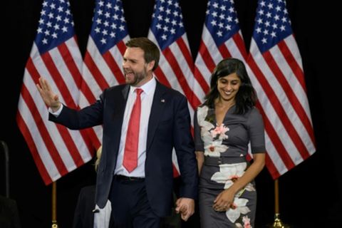 J.D. Vance mit Ehefrau Usha bei Wahlkampfauftritt
