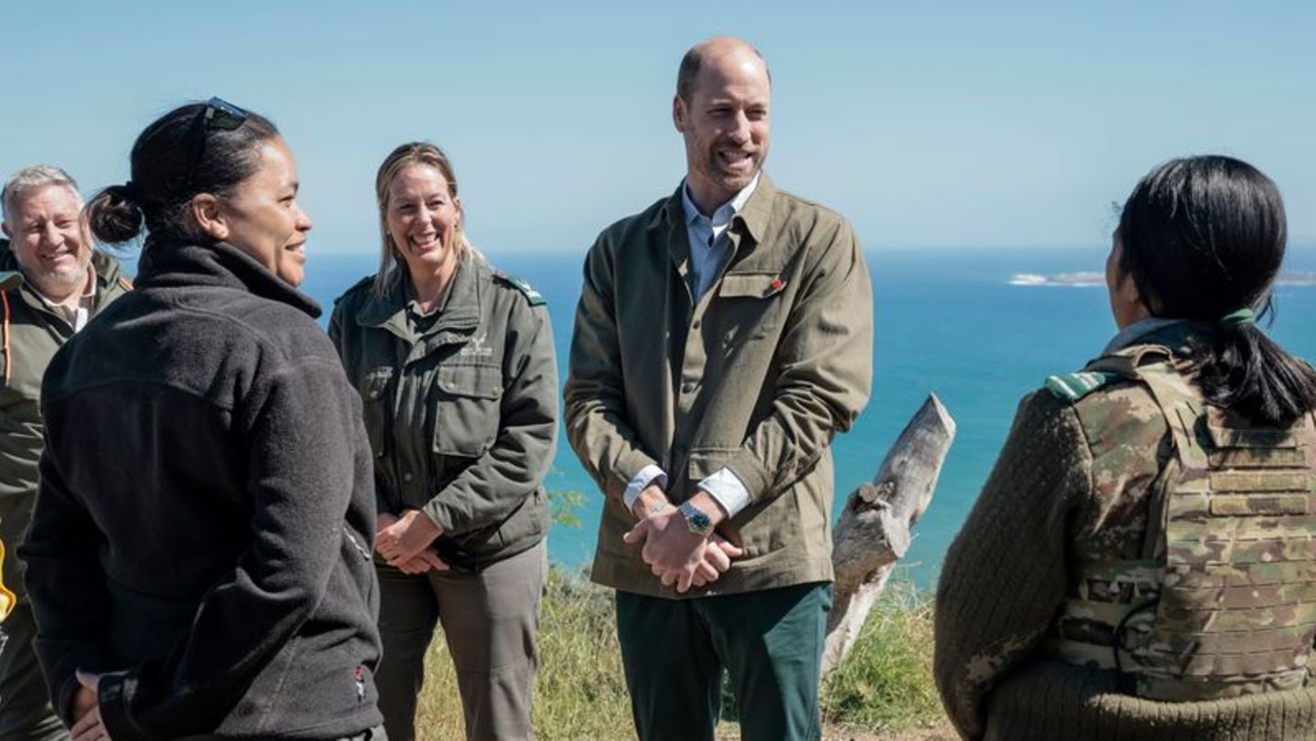 Prince William wears his daughter’s “Dad” bracelet