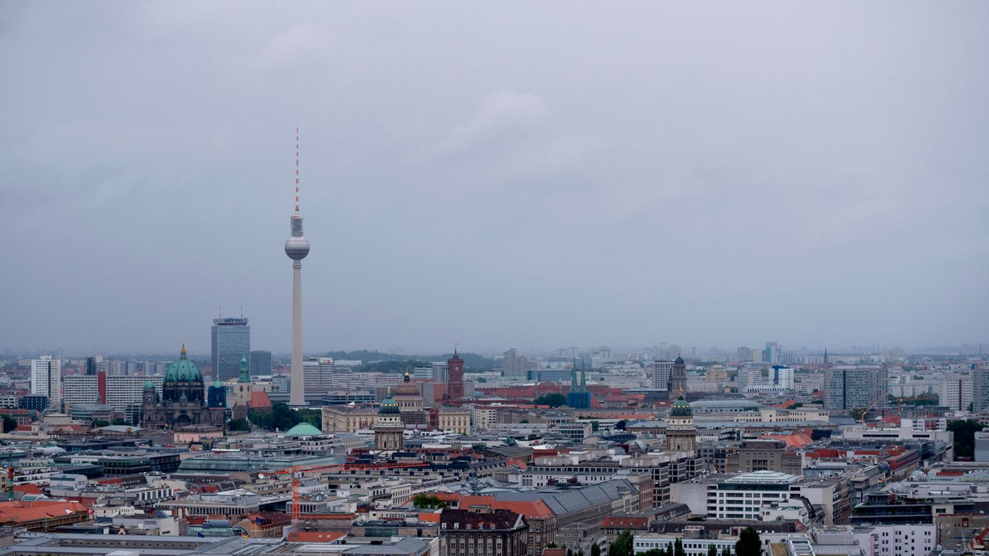 So wie auf dieser Aufnahme aus Berlin präsentiert sich das Wetter heute fast bundesweit