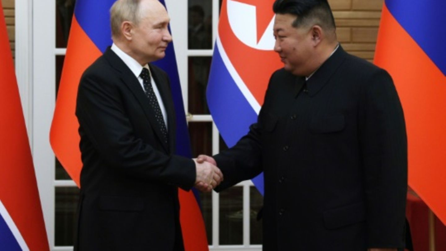 Putin bei seinem Besuch bei Kim in Pjöngjang im Juni