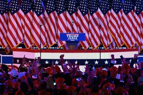 Trump-Anhänger in Florida warten auf Aufritt ihres Idols