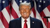 Donald Trump hat auf seiner Wahlparty gut lachen: Noch vor dem offiziellen Ergebnis hält er seine Siegesrede. "Ich möchte dem amerikanischen Volk für die außerordentliche Ehre danken, zum 47. Präsidenten gewählt worden zu sein", sagt er. "Wir haben Geschichte geschrieben."