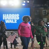 Katerstimmung bei den Demokraten: Die Unterstützer von Kamala Harris und Tim Walz verlassen den Platz, an dem die Demokraten eigentlich einen Wahlsieg feiern wollten