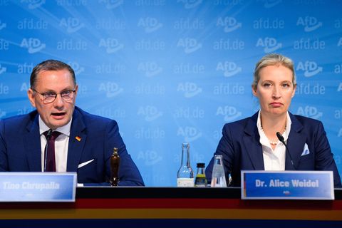 Die AfD-Chefs Alice Weidel und Tino Chrupalla rufen zu einem Krisentelefonat