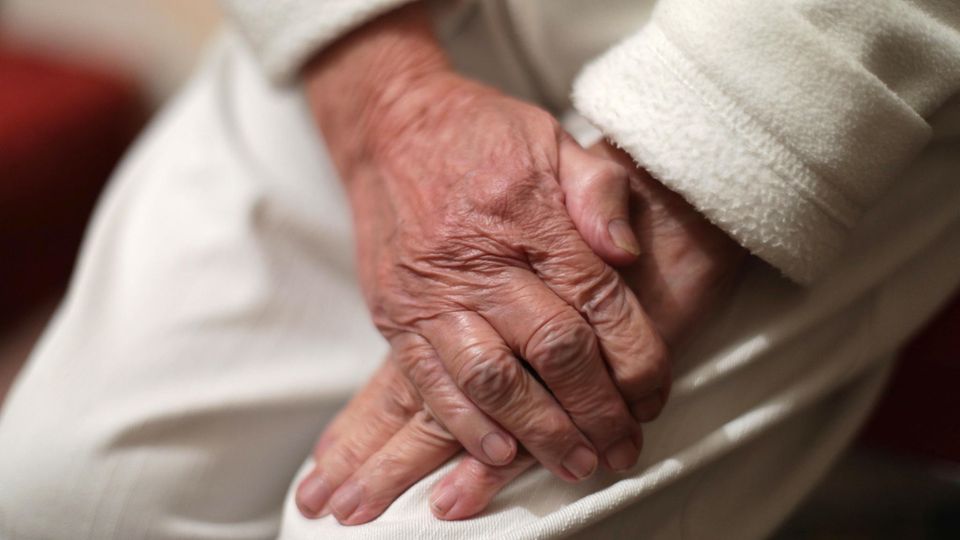 Horror-Pflegeheim: Erschreckende Zustände aufgedeckt (Video)