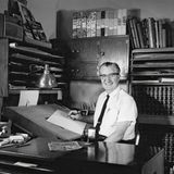 Carl Barks in seinem Arbeitszimmer