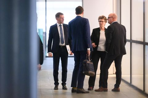 Michael Kretschmer (CDU), Sachsens Ministerpräsident, Conrad Clemens (CDU), Sabine Zimmermann (BSW) und Henning Homann (SPD)