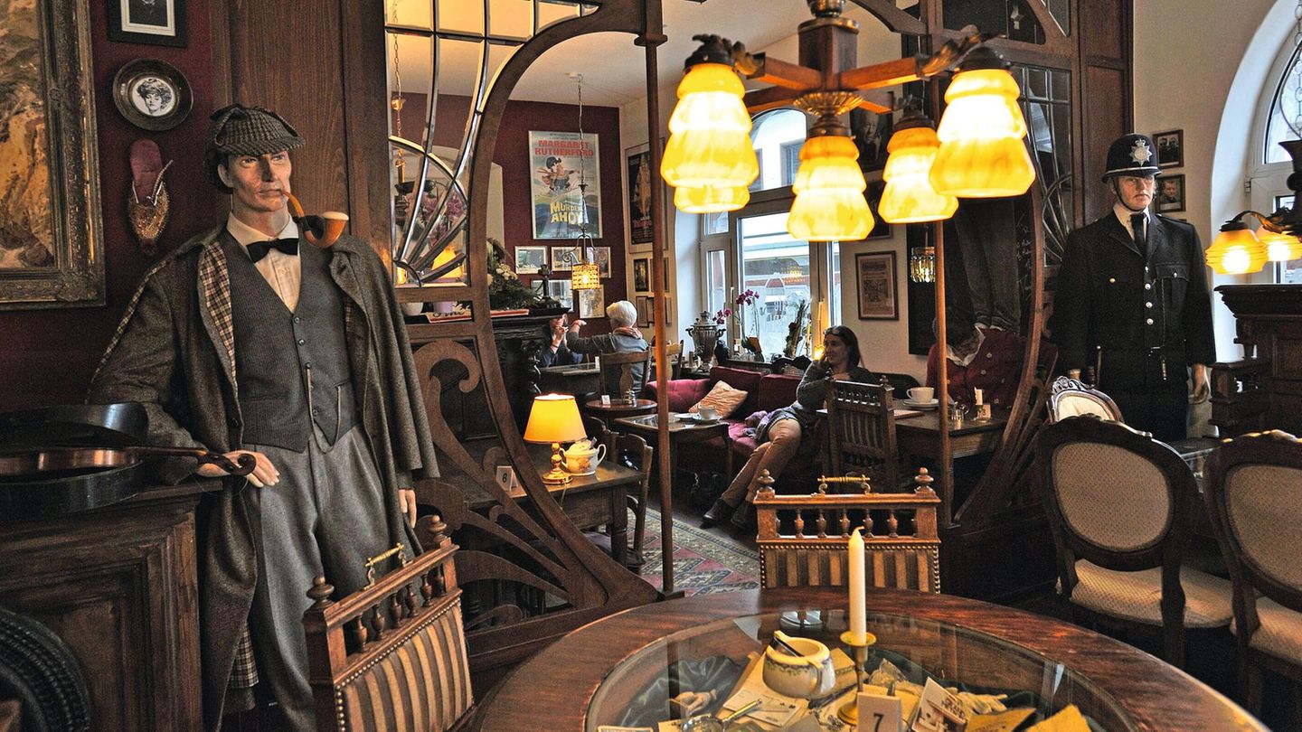 Bibliotheken: Hillesheim: Cafe "Sherlock" im Kriminalhaus, Eifel