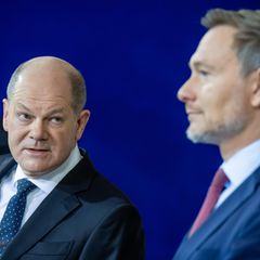 Robert Habeck, Olaf Scholz und Christian Lindner: In Berlin wird inzwischen offen über mögliche Neuwahlen gesprochen