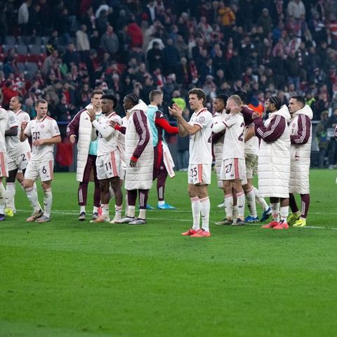 Die Bayern-Profis feierten ihren wichtigen Sieg nur verhalten vor ihren Fans.